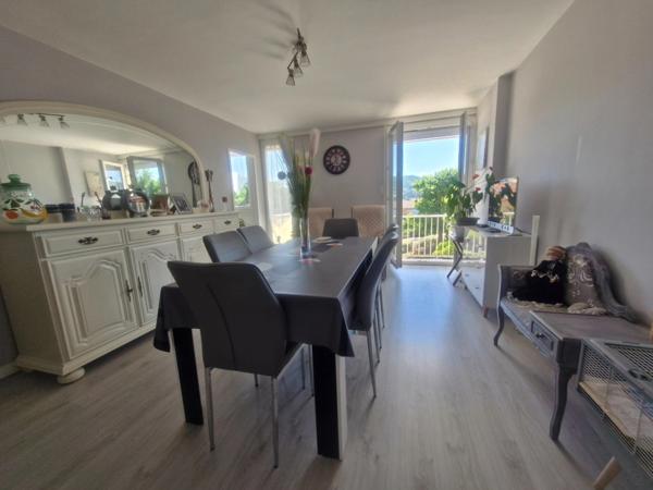 Appartement à vendre 4 pièces UNIEUX (42) 3 chambres / balcon / parking