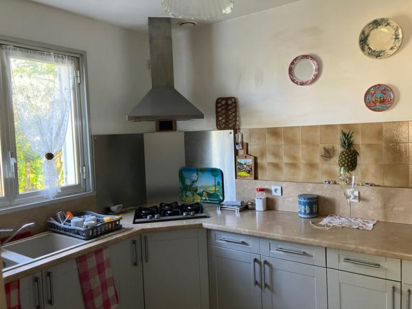 A Meschers sur Gironde, vente d'une maison de plain-pied, 83m², 3 chambres, à quelques minutes des plages, sans visà vis avec jardin arboré.