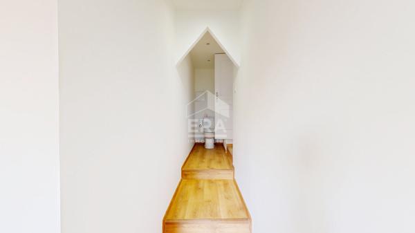 NICE - CARRÉ D'OR : EN DERNIER ÉTAGE VASTE F1 AU CALME ABSOLU