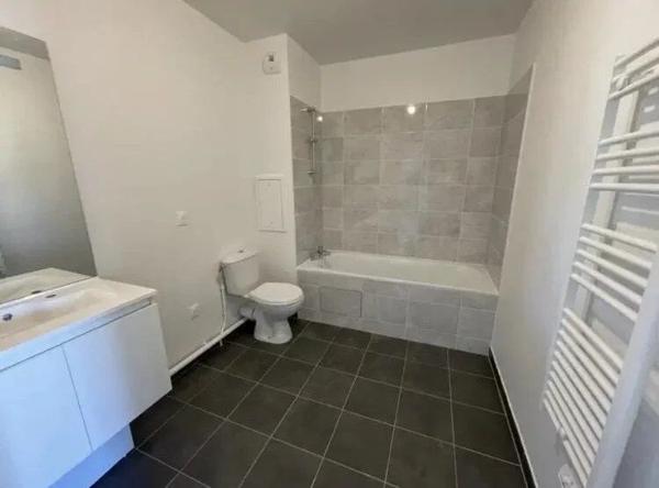 Location                                                      Appartement
                        
                     3 pièces                      54 m2                     à Tigery
