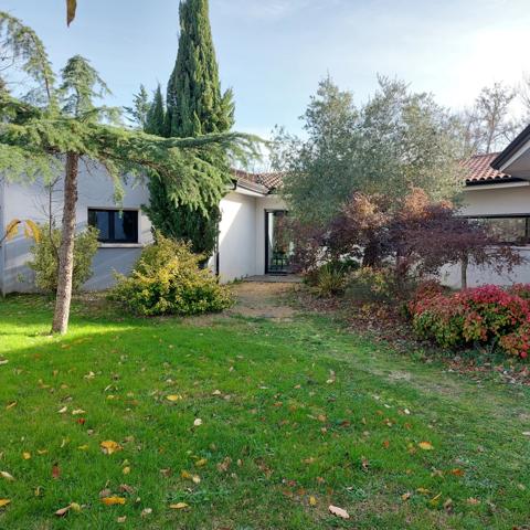 Dpt Tarn et Garonne (82), à vendre MONTAUBAN maison P7 de 216 m² - Terrain de 7 640,00 m² - Plain pied