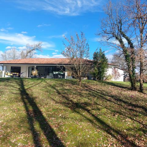 Dpt Tarn et Garonne (82), à vendre MONTAUBAN maison P7 de 216 m² - Terrain de 7 640,00 m² - Plain pied