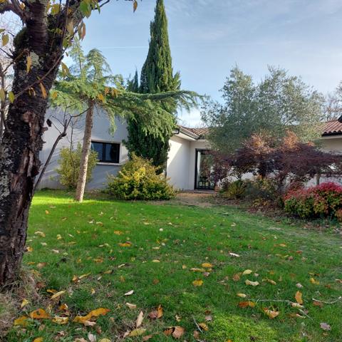 Dpt Tarn et Garonne (82), à vendre MONTAUBAN maison P7 de 216 m² - Terrain de 7 640,00 m² - Plain pied