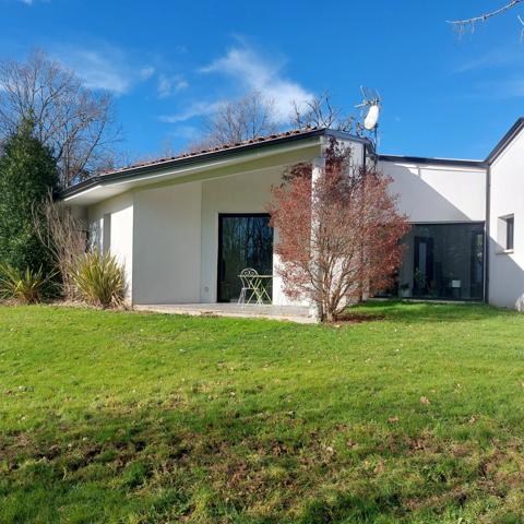 Dpt Tarn et Garonne (82), à vendre MONTAUBAN maison P7 de 216 m² - Terrain de 7 640,00 m² - Plain pied