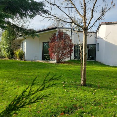 Dpt Tarn et Garonne (82), à vendre MONTAUBAN maison P7 de 216 m² - Terrain de 7 640,00 m² - Plain pied