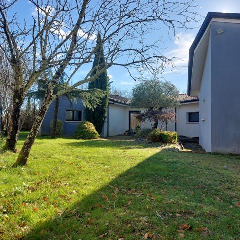 Dpt Tarn et Garonne (82), à vendre MONTAUBAN maison P7 de 216 m² - Terrain de 7 640,00 m² - Plain pied