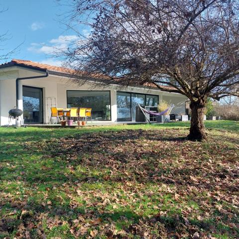 Dpt Tarn et Garonne (82), à vendre MONTAUBAN maison P7 de 216 m² - Terrain de 7 640,00 m² - Plain pied