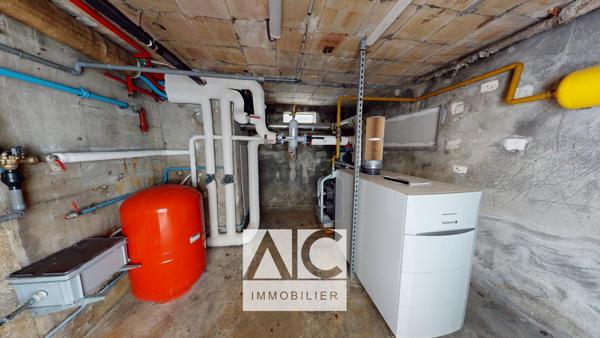 Rostrenen (22110) Ancienne École (2500m2)