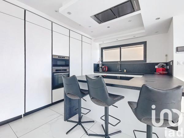 Maison à vendre 7 pièces 235 m² Nîmes