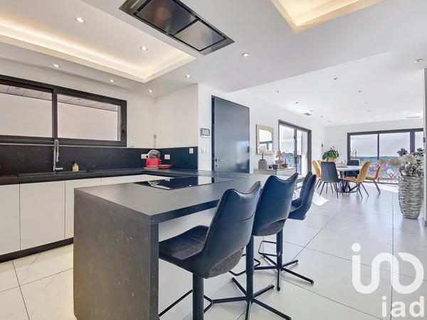 Maison à vendre 7 pièces 235 m² Nîmes