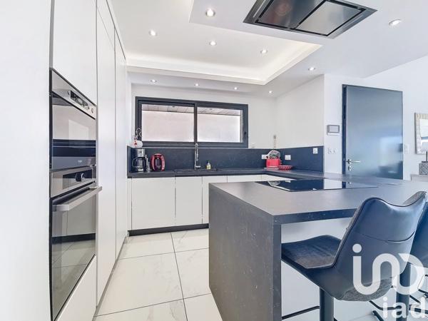 Maison à vendre 7 pièces 235 m² Nîmes