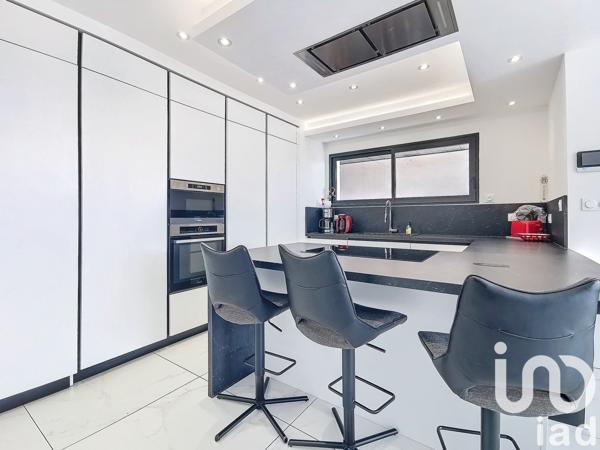 Maison à vendre 7 pièces 235 m² Nîmes