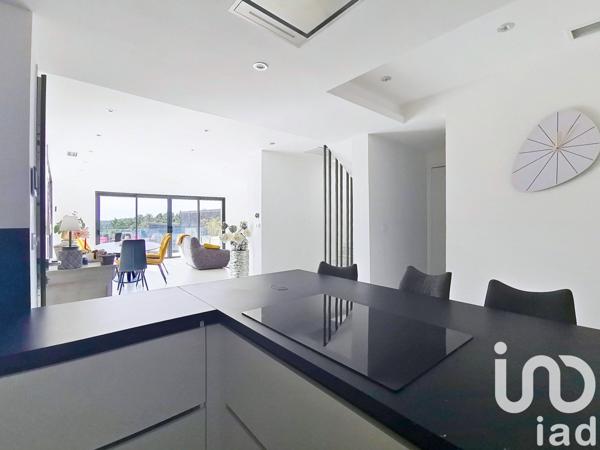 Maison à vendre 7 pièces 235 m² Nîmes