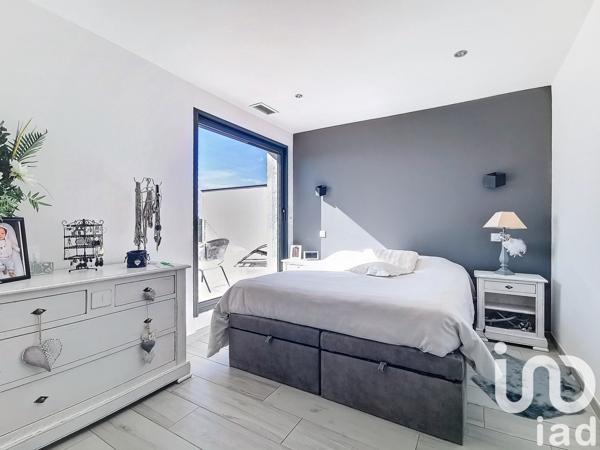Maison à vendre 7 pièces 235 m² Nîmes