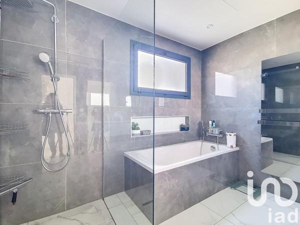 Maison à vendre 7 pièces 235 m² Nîmes