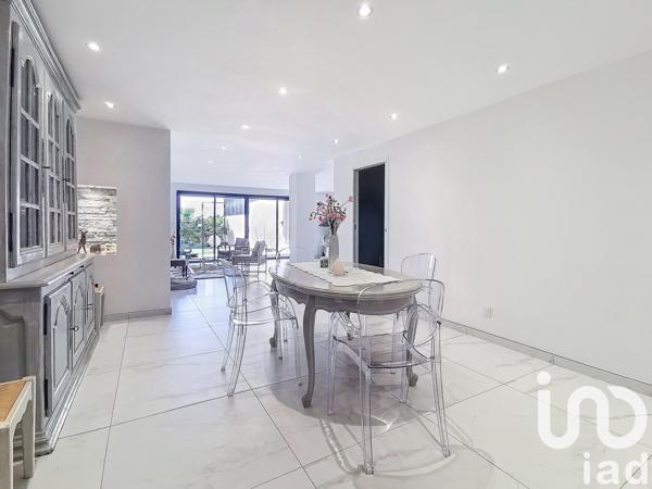 Maison à vendre 7 pièces 235 m² Nîmes