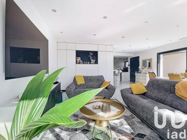 Maison à vendre 7 pièces 235 m² Nîmes