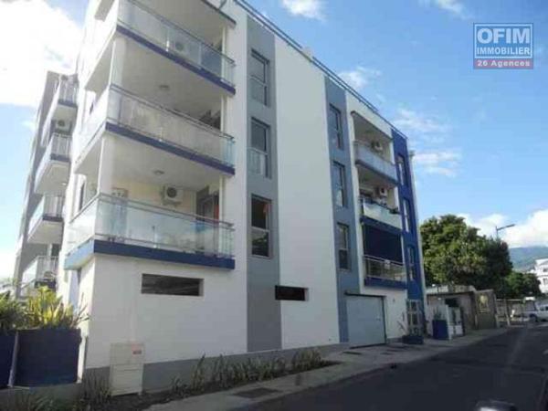 A vendre ce bel appartement de type F3 sur la rue Lory les bas résidence ANTINEA à Sainte Clotilde.