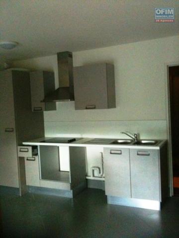 A vendre ce bel appartement de type F3 sur la rue Lory les bas résidence ANTINEA à Sainte Clotilde.