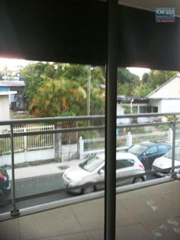 A vendre ce bel appartement de type F3 sur la rue Lory les bas résidence ANTINEA à Sainte Clotilde.