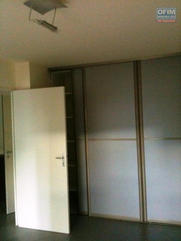 A vendre ce bel appartement de type F3 sur la rue Lory les bas résidence ANTINEA à Sainte Clotilde.