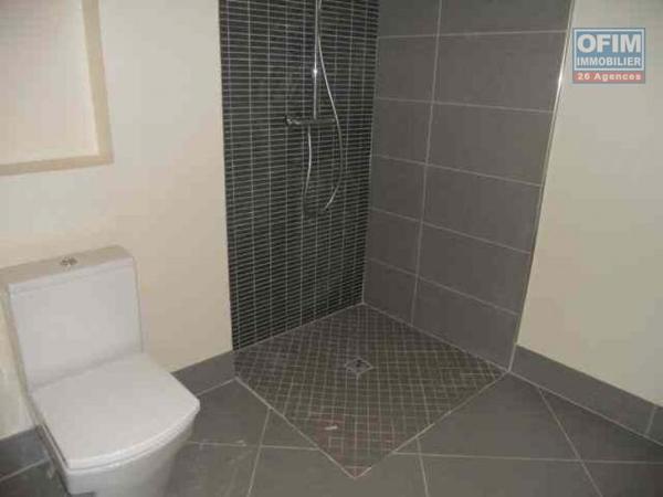 A vendre ce bel appartement de type F3 sur la rue Lory les bas résidence ANTINEA à Sainte Clotilde.