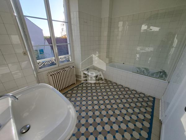 locaux commerciaux / appartement / maison 145 m2