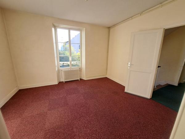 locaux commerciaux / appartement / maison 145 m2