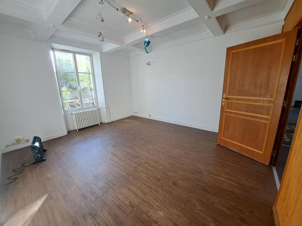 locaux commerciaux / appartement / maison 145 m2