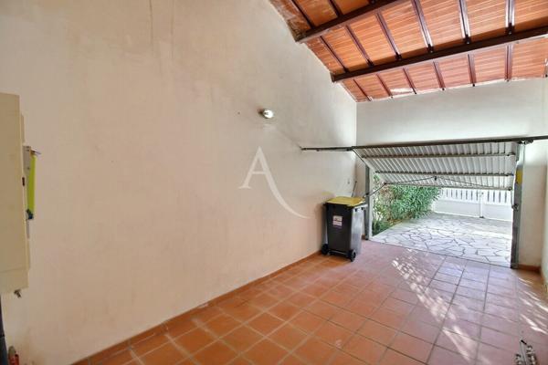 À VENDRE VILLA PLAIN-PIED TYPE F4 SURTERRAIN 3 FACES DE 330 M²