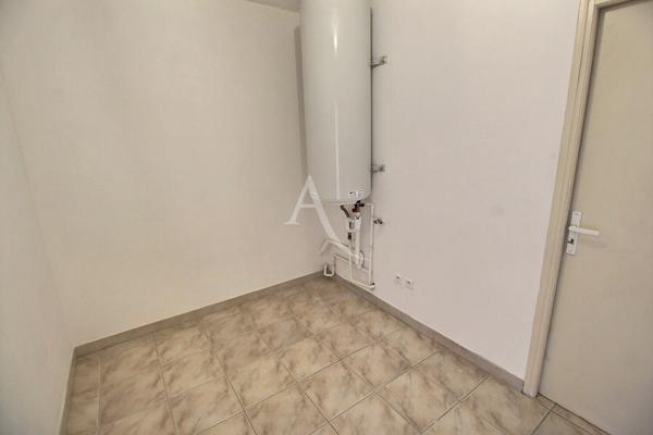 À VENDRE VILLA PLAIN-PIED TYPE F4 SURTERRAIN 3 FACES DE 330 M²