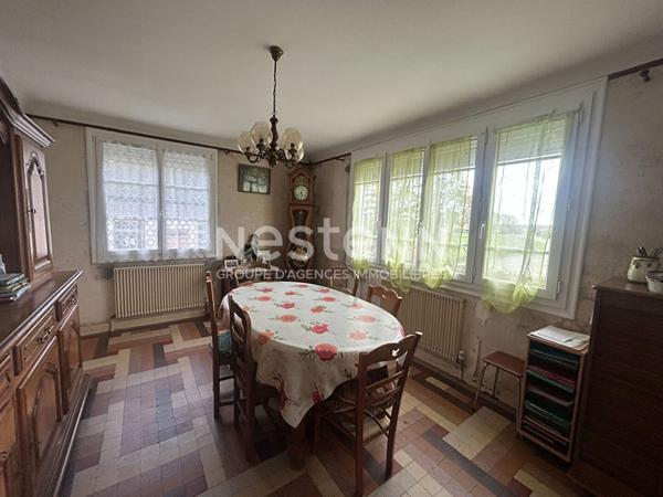 Maison sur sous-sol avec beau terrain idéalement située à Mezeray !