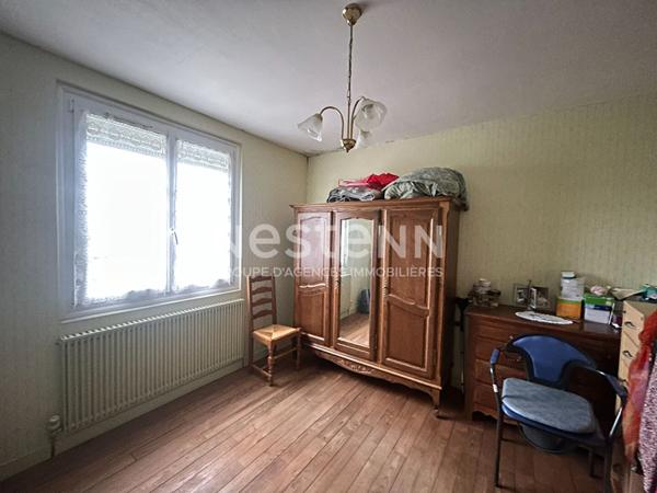 Maison sur sous-sol avec beau terrain idéalement située à Mezeray !