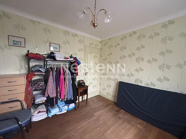 Maison sur sous-sol avec beau terrain idéalement située à Mezeray !