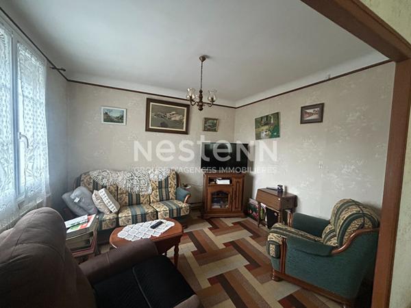 Maison sur sous-sol avec beau terrain idéalement située à Mezeray !