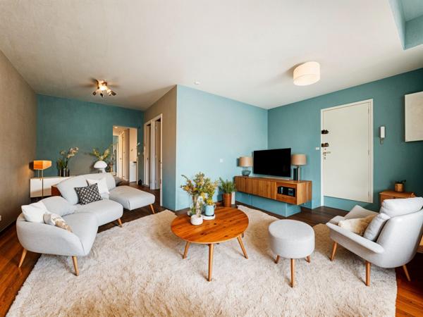 T3 avec cour dans immeuble en pierre