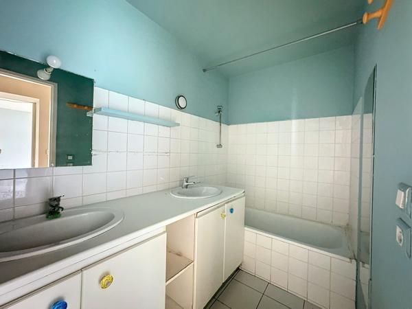 T3 avec cour dans immeuble en pierre