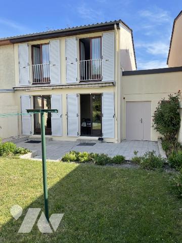 Pavillon 5 pièces avec jardin et garage.