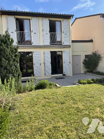 Pavillon 5 pièces avec jardin et garage.