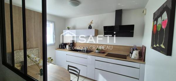 Maison individuelle, non mitoyenne avec 3 chambres, garage sans travaux.