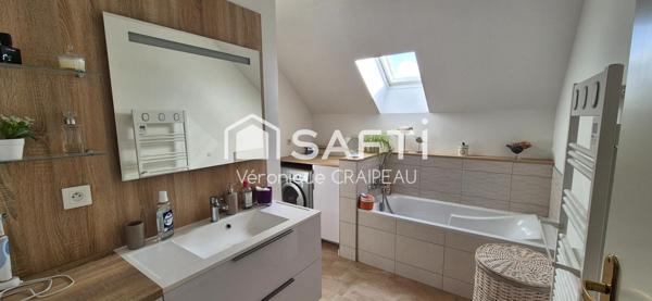 Maison individuelle, non mitoyenne avec 3 chambres, garage sans travaux.