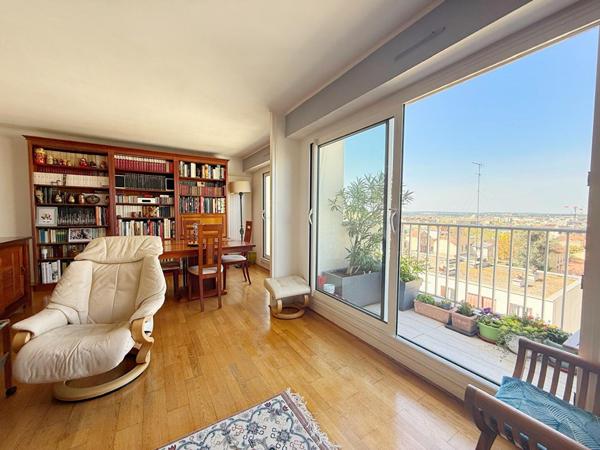 NANTERRE 5 PIECES - DERNIER ETAGE AVEC BALCON