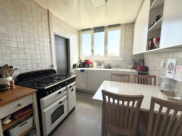 NANTERRE 5 PIECES - DERNIER ETAGE AVEC BALCON