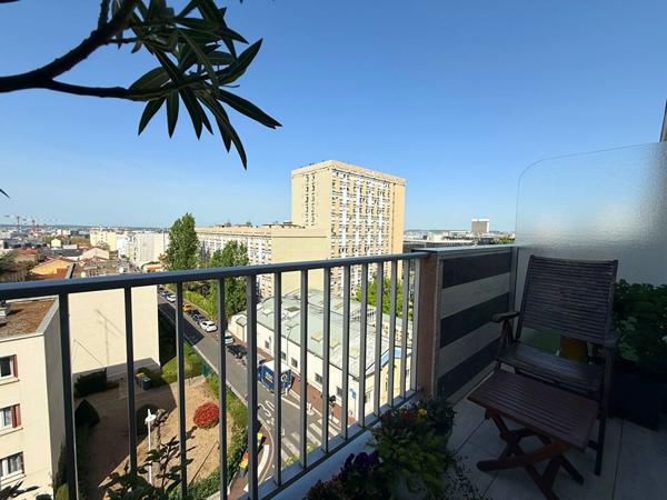 NANTERRE 5 PIECES - DERNIER ETAGE AVEC BALCON