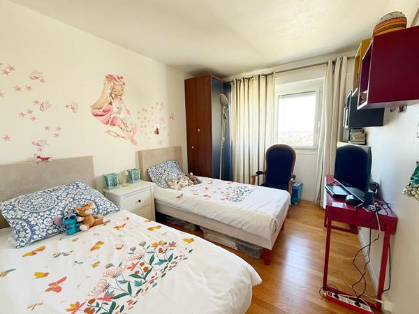 NANTERRE 5 PIECES - DERNIER ETAGE AVEC BALCON