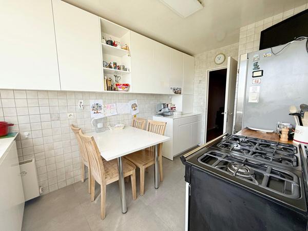 NANTERRE 5 PIECES - DERNIER ETAGE AVEC BALCON