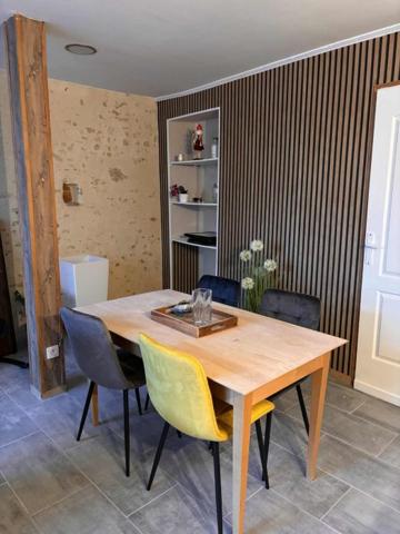 Maison mitoyenne 1 côté Conlie 44 m²