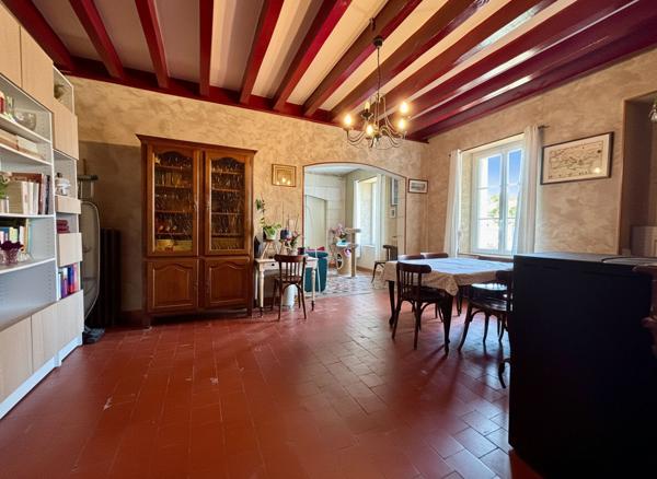 Maison ancienne dans un hameau calme