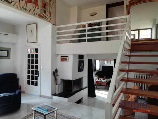 MAISON D'ARCHITECTE F7 avec 1300m² de terrain!