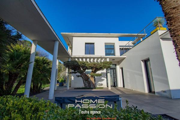 ST PALAIS/MER - VILLA AUX LIGNES CONTEMPORAINES